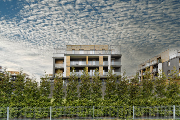 波兰克拉科夫市的现代公寓楼。图片下载