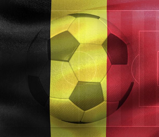 比利时国旗中央有一个足球形状的轮廓图片下载