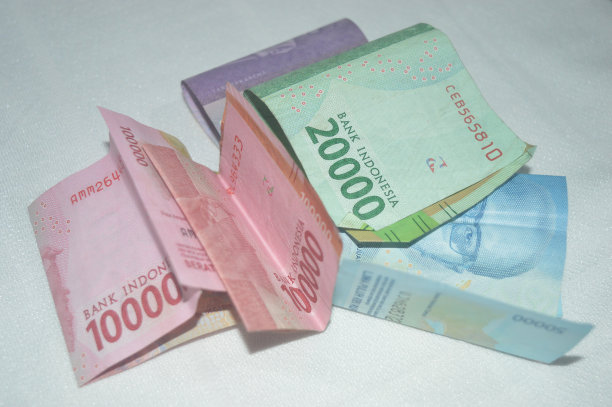 开斋节“假期津贴”50000、100000、20000卢比纸币。斋月。支付，工资，五一。图片下载