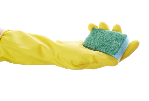 家用洗涤剂。清洁产品。白色空白塑料喷雾洗涤剂瓶隔离在白色背景上。图片下载