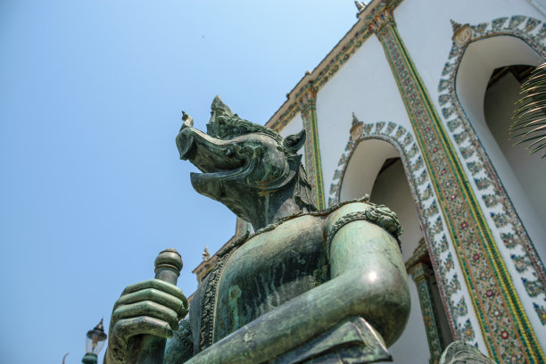 泰国曼谷大皇宫的翡翠佛守护精灵图片下载