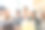 在学校图书馆工作的年轻的多种族学生-在大学教室里用笔记本电脑喝着鸡尾酒学习的快乐朋友-有女孩和男孩的教育研究概念图片下载