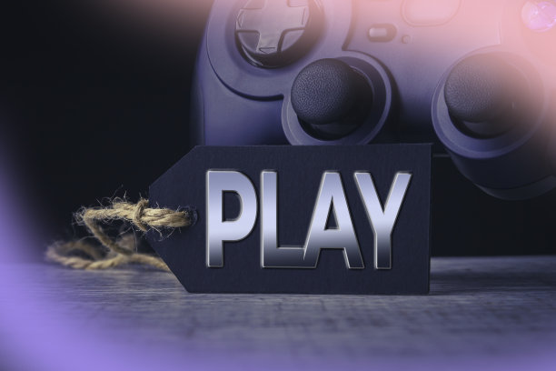 开始销售游戏机和配件。价格标签和手柄。“黑色星期五”。图片下载