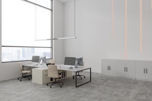 明亮的办公室室内配有电脑和带全景窗的餐具柜图片下载