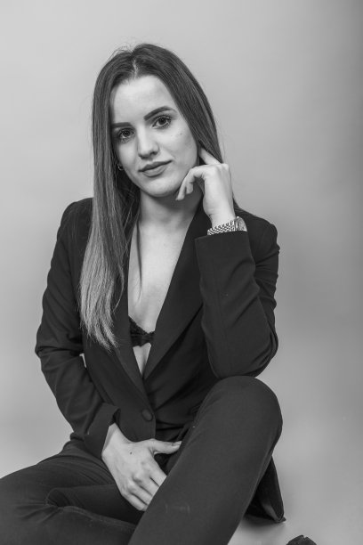 在摄影棚里拍照。图片下载