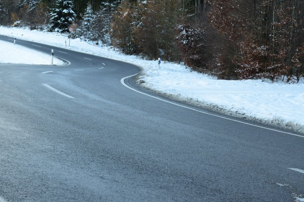 有雪的s曲线图片下载