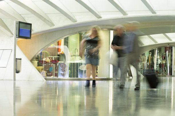 走廊里模糊的人，模糊的动作图片下载