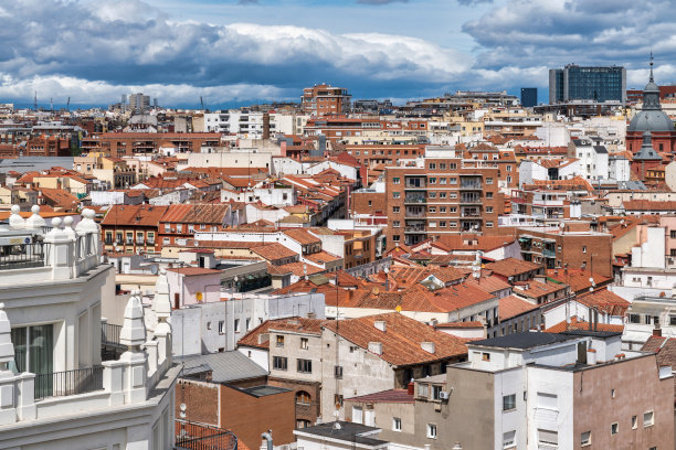 马德里天际线:城市的壮丽景色图片下载