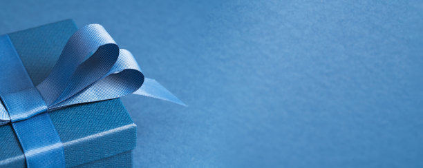 礼品盒的一部分，蓝色上有一个蓝色的蝴蝶结图片下载