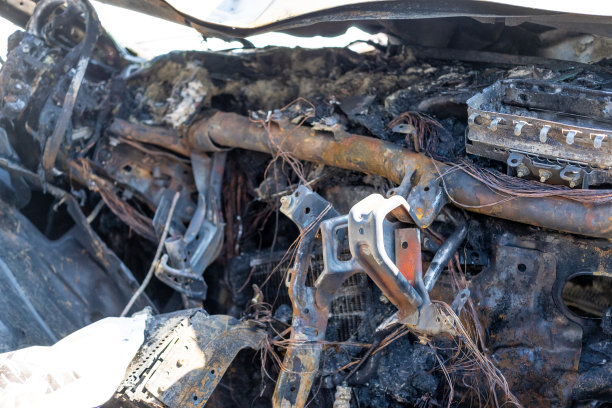 燃烧的汽车图片下载