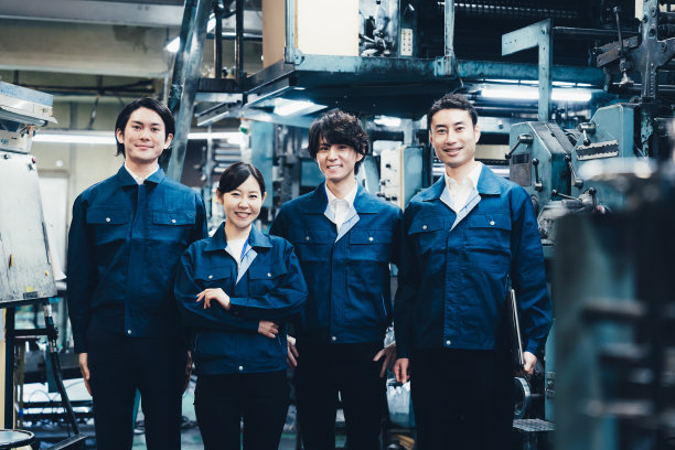 工厂工人的合影图片下载