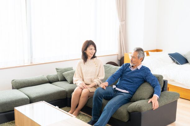 亚洲老年夫妇图片下载