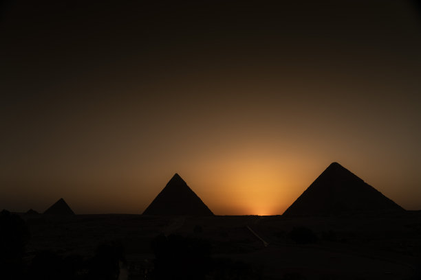 埃及金字塔群日落剪影图片下载