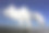空气污染，浓厚的白烟与蓝天为背景。图片下载