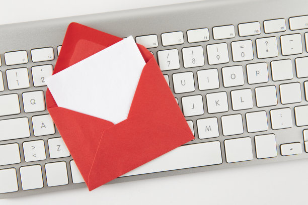 带键盘的已打开信封图片下载