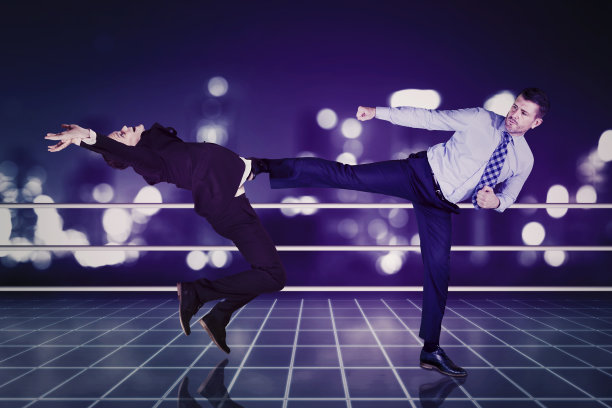 白人商人把对手赶了出去图片下载