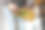 负责任的家庭主妇回收有机食物剩菜在堆肥箱与bokashi发酵。可持续生活方式理念图片下载