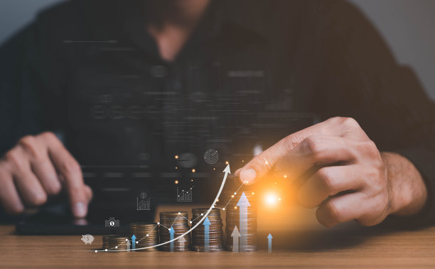 利率和股息的概念，商人计算收入和投资回报，储蓄，收入，回报，退休，补偿基金，投资，股息税，股票市场，储蓄，贸易。图片下载