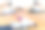 情侣们在工作室和同伴一起练习瑜伽图片下载