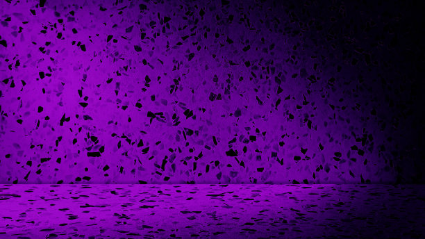 抽象的紫色水磨石工作室背景的产品显示在神秘的主题。紫罗兰石纹理的背景图案墙和地板。石头房间背景与石头碎片纹理。图片下载