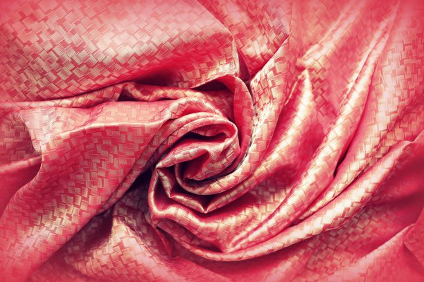 粉红色的绸缎作为背景图片下载