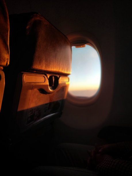 在机场醒来图片下载