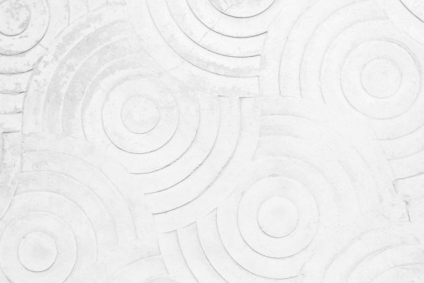 白色混凝土纹理墙面背景。抽象的灰色油漆地板冲压混凝土表面清洁抛光在花园的走道。壁纸图案弧形圆形粗糙灰色水泥石材装饰。图片下载