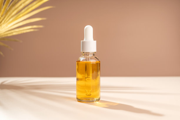 护发用的维他命c滴瓶。营销生产线。滴瓶模型图片下载