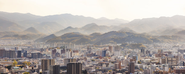 傍晚从山顶上看到的北九州小仓镇景图片下载