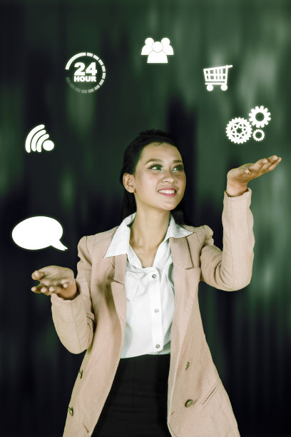 手持虚拟图标的女子图片下载