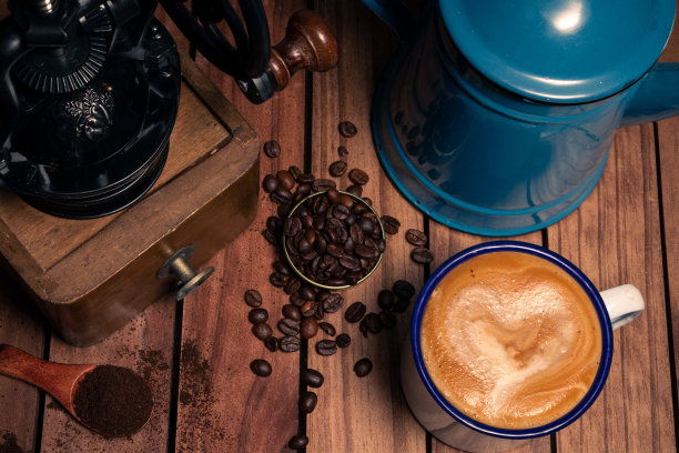 复古咖啡照片与咖啡机，研磨机和杯子图片下载