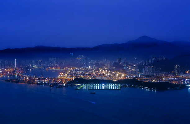 从太平山顶俯瞰香港的夜景图片下载