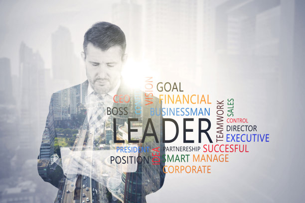 商人用平板电脑接近领袖字云图片下载