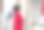 曲线美的非裔美国女人提着购物袋站在街上图片下载