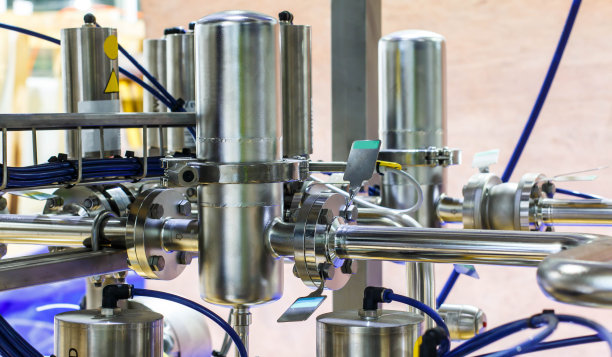 工业工厂设备不锈钢管食品自动化。图片下载