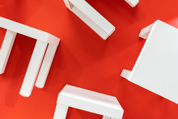 许多白色椅子图片下载