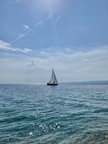 海上帆船的照片图片下载