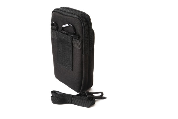 男肩包孤立在一个白色的背景。图片下载