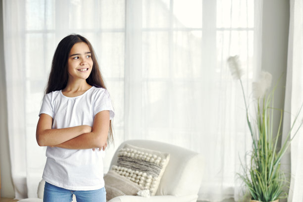 沉思的美丽少女图片下载