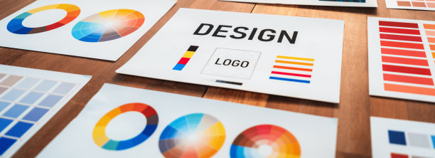 各种调色板的想法文件安排在工作空间的设计师。仔细检查图片下载