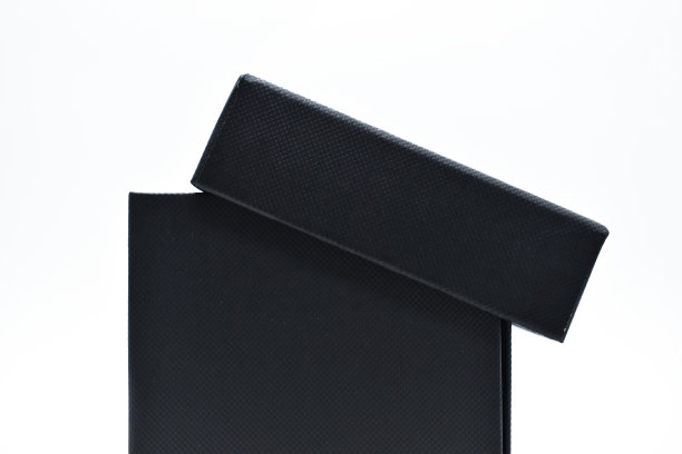 白底黑纸盒，包装行业图片下载