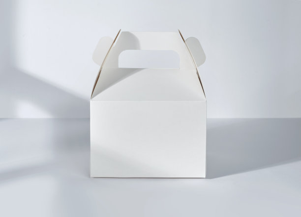 带走蛋糕盒与窗口阴影隔离在白色背景图片下载