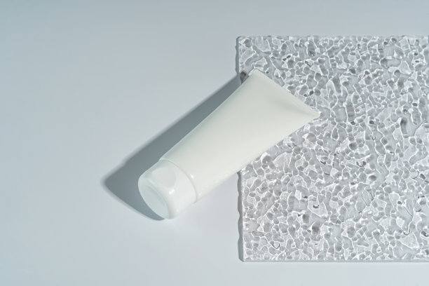 美容产品白色面霜模型。健康的包装。品牌spa。乳霜瓶，乳液，摩丝，洗面奶，洗发水的护肤程序。本空间图片下载