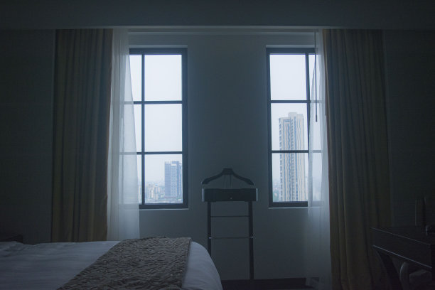 神秘的窗户图片下载