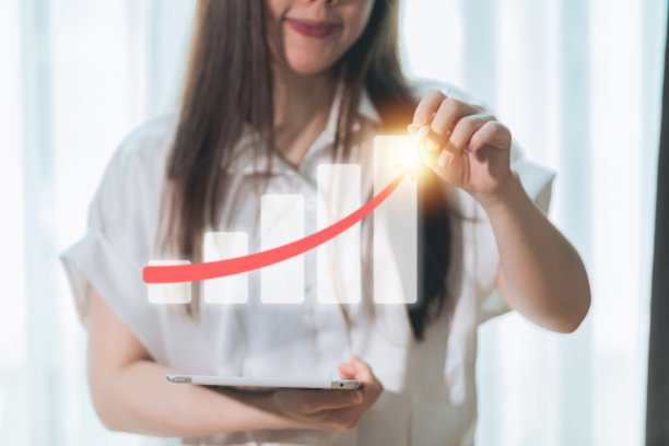 女商人手触成长图图片下载