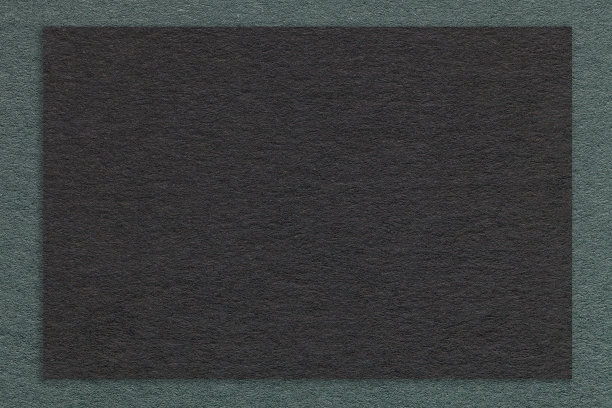 纹理工艺黑色纸背景与深绿色边框，宏观。老式致密牛皮纸纸板的结构图片下载