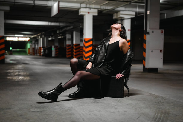 晚上女人图片下载