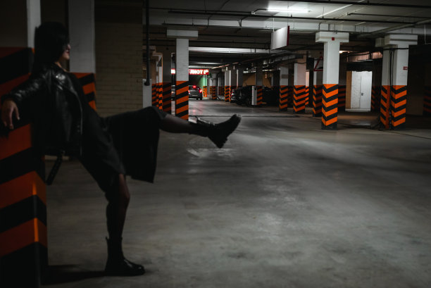 晚上女人图片下载