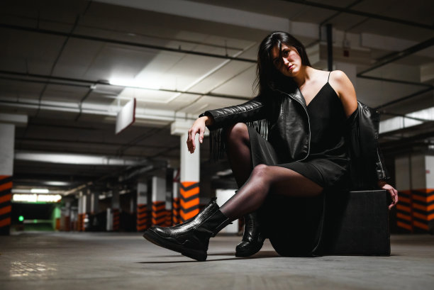 晚上女人图片下载