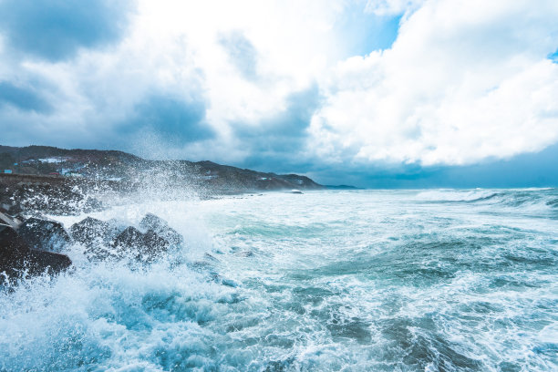 波涛汹涌的海水锋面图片下载